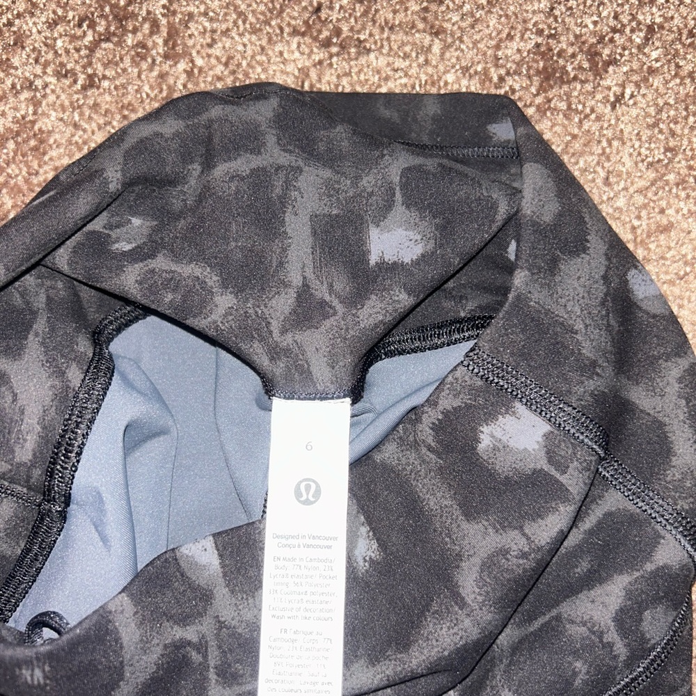lululemon athletica Black Patterned Women Shorts - Picture 3 of 3